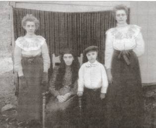 Three children of Richard Jarrett Hood
